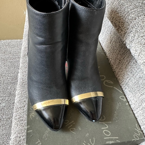 Booties size 7 - Picture 2 of 3